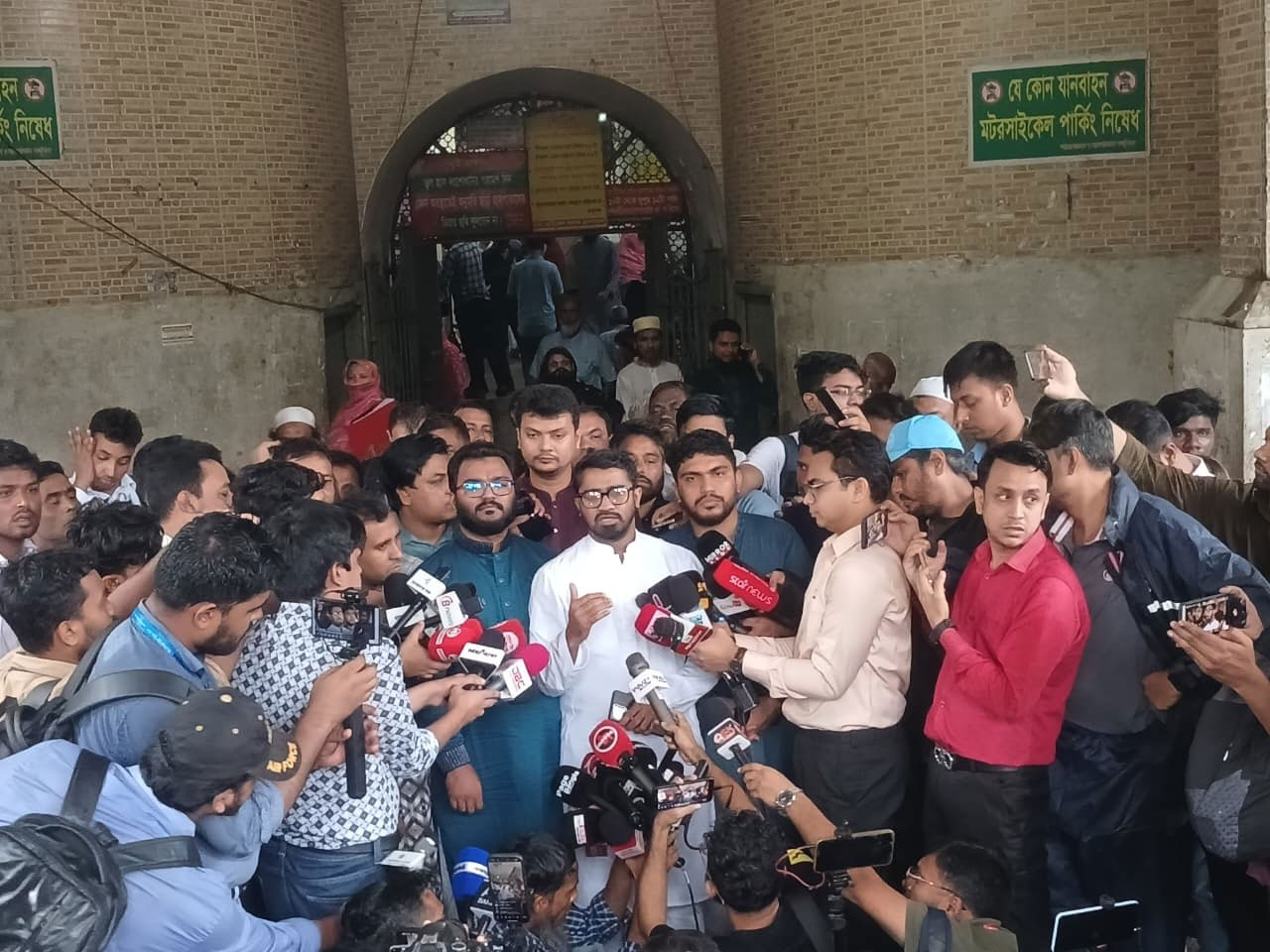 সরকারকে ৪৮ ঘণ্টার আল্টিমেটাম দিলো গণঅধিকার পরিষদ